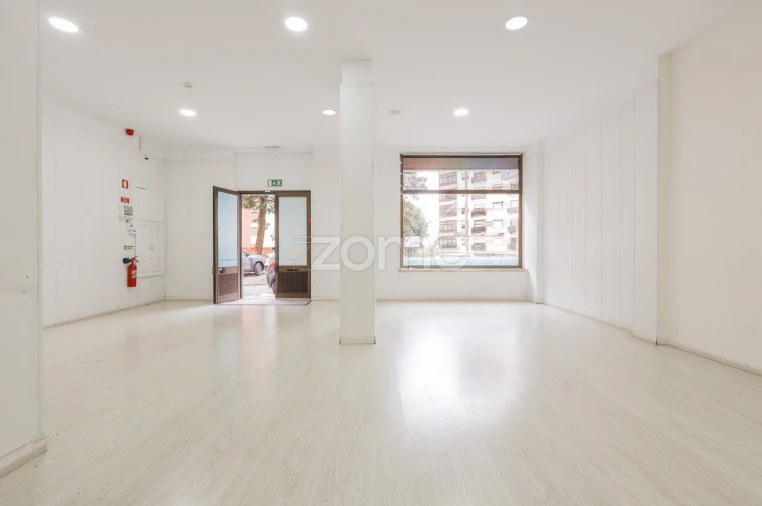 Negócio para Venda em Massamá e Monte Abraão Foto 4