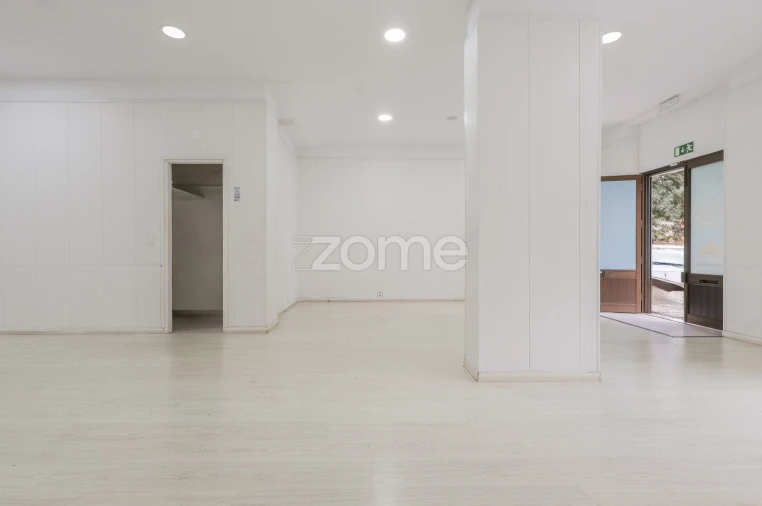 Negócio para Venda em Massamá e Monte Abraão Foto 21