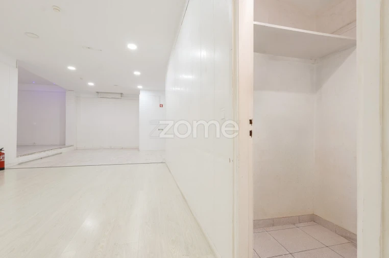 Negócio para Venda em Massamá e Monte Abraão Foto 17