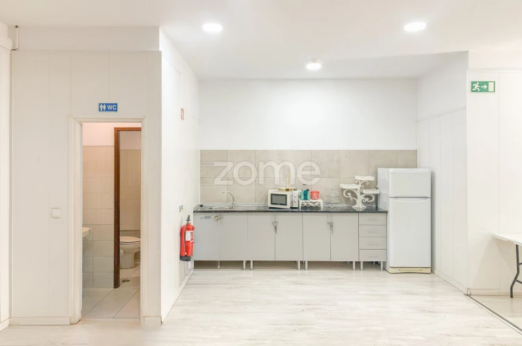 Negócio para Venda em Massamá e Monte Abraão Foto 1