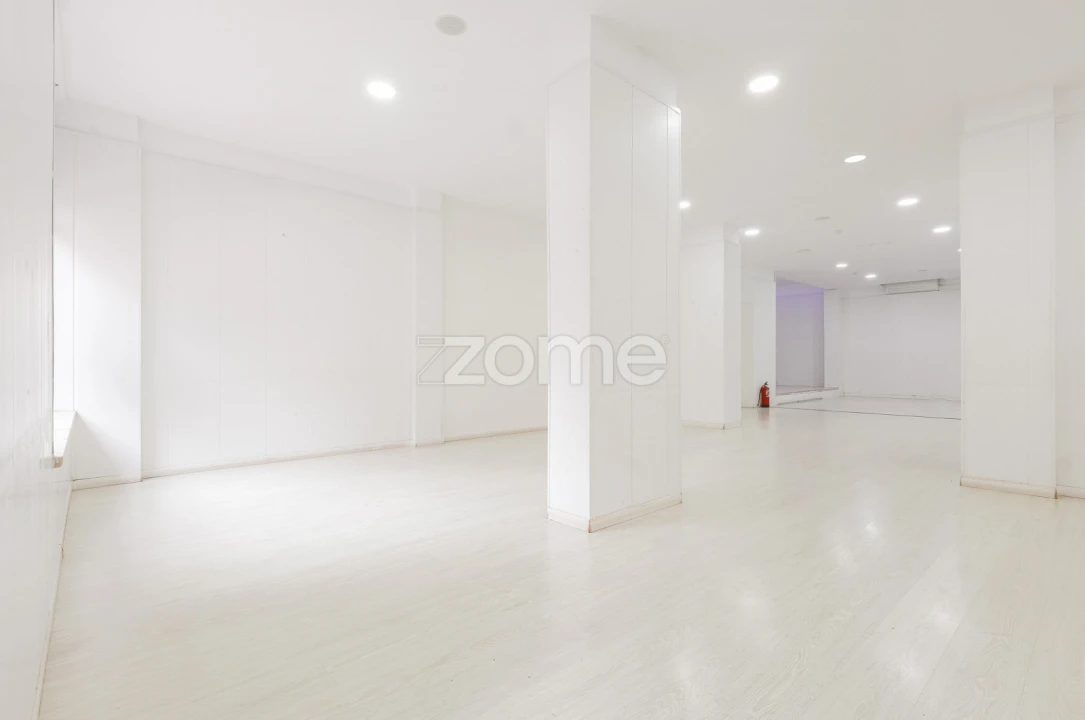 Negócio para Venda em Massamá e Monte Abraão Foto 9