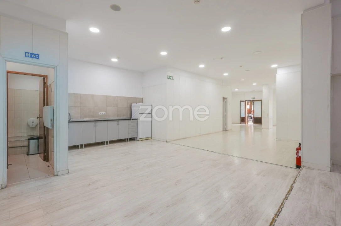 Negócio para Venda em Massamá e Monte Abraão Foto 20