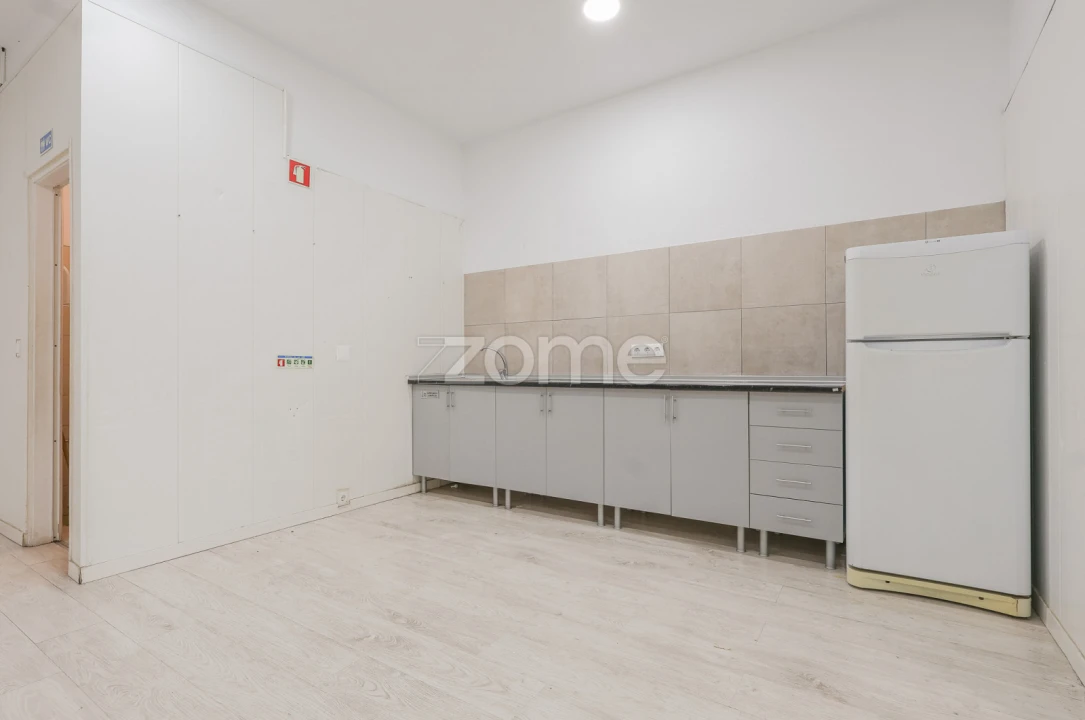 Negócio para Venda em Massamá e Monte Abraão Foto 18