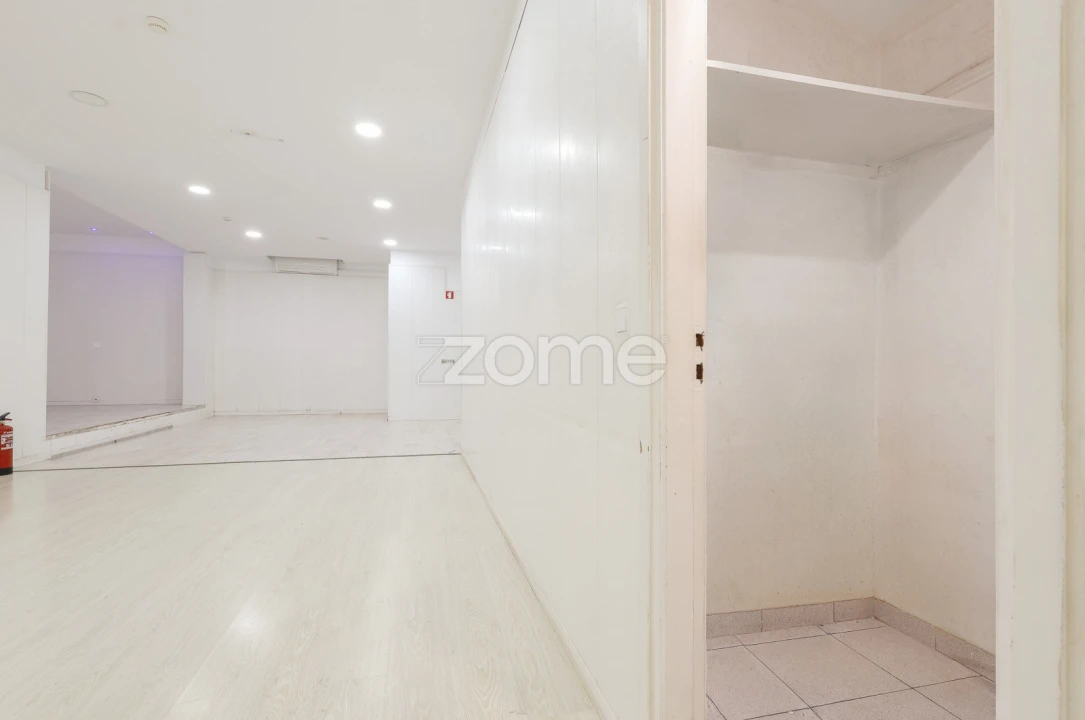 Negócio para Venda em Massamá e Monte Abraão Foto 17