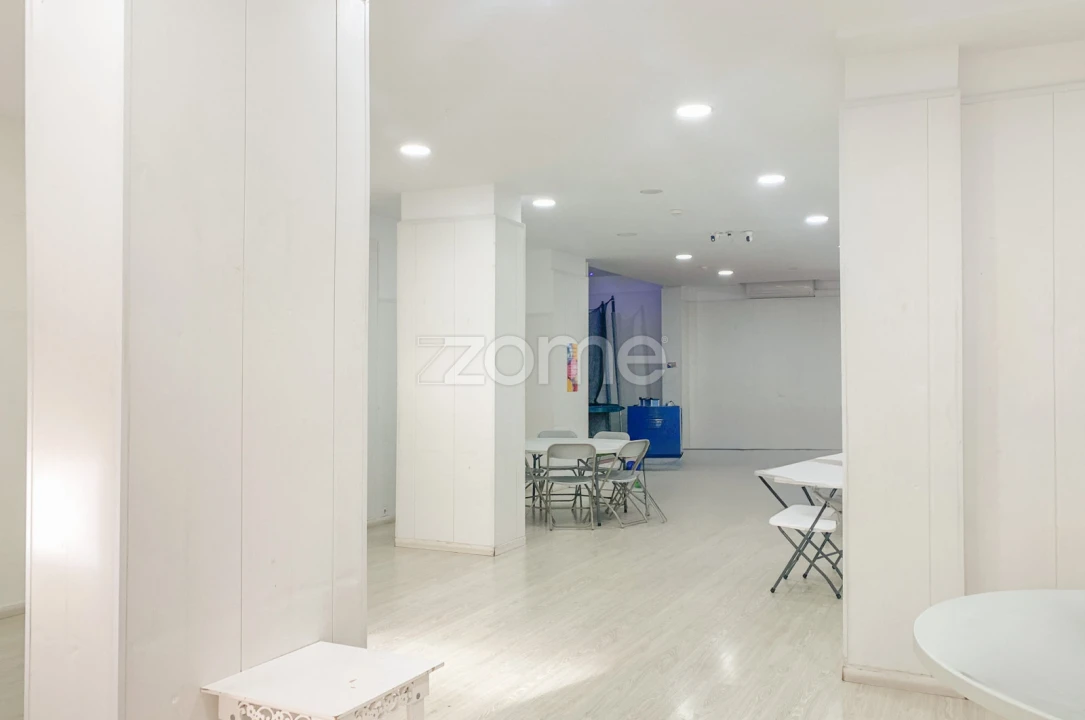 Negócio para Venda em Massamá e Monte Abraão Foto 2