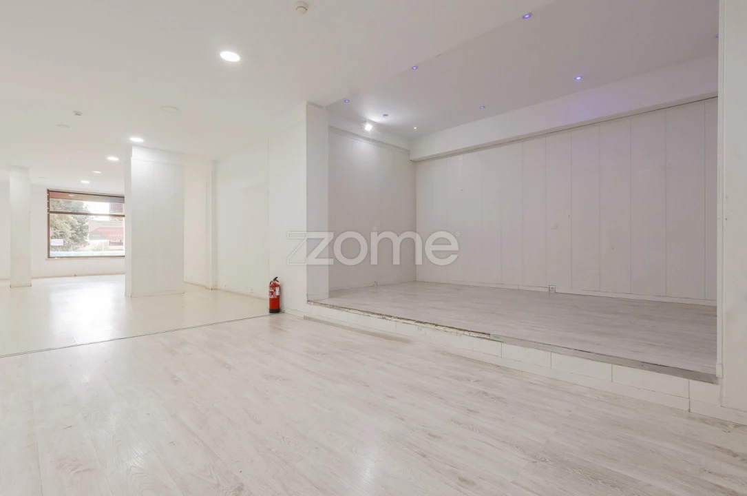 Negócio para Venda em Massamá e Monte Abraão Foto 26