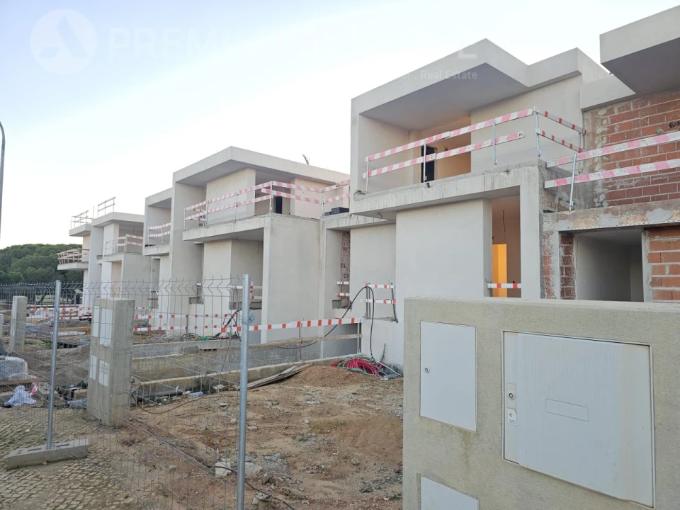 Moradia T3 para Venda em Montenegro Foto 1
