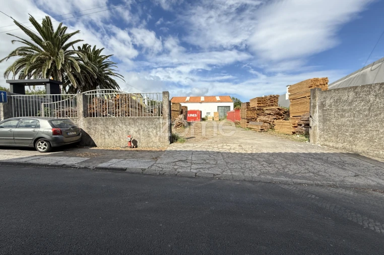 Terreno Comércio / Armazém para Venda em Rabo de Peixe Foto 4