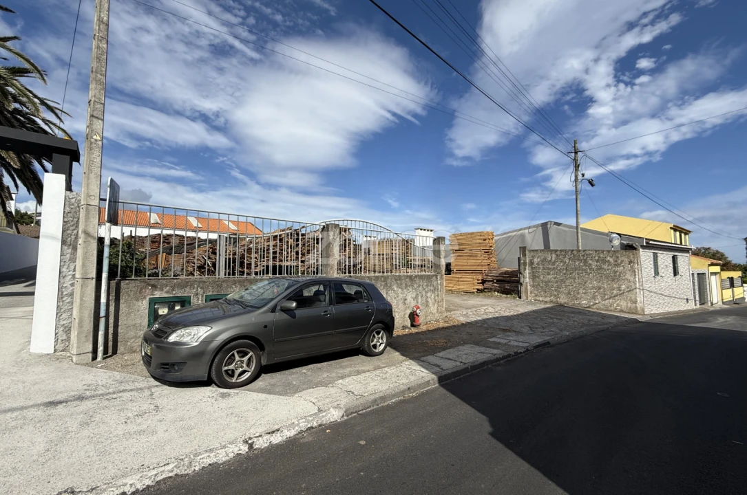 Terreno Comércio / Armazém para Venda em Rabo de Peixe Foto 3