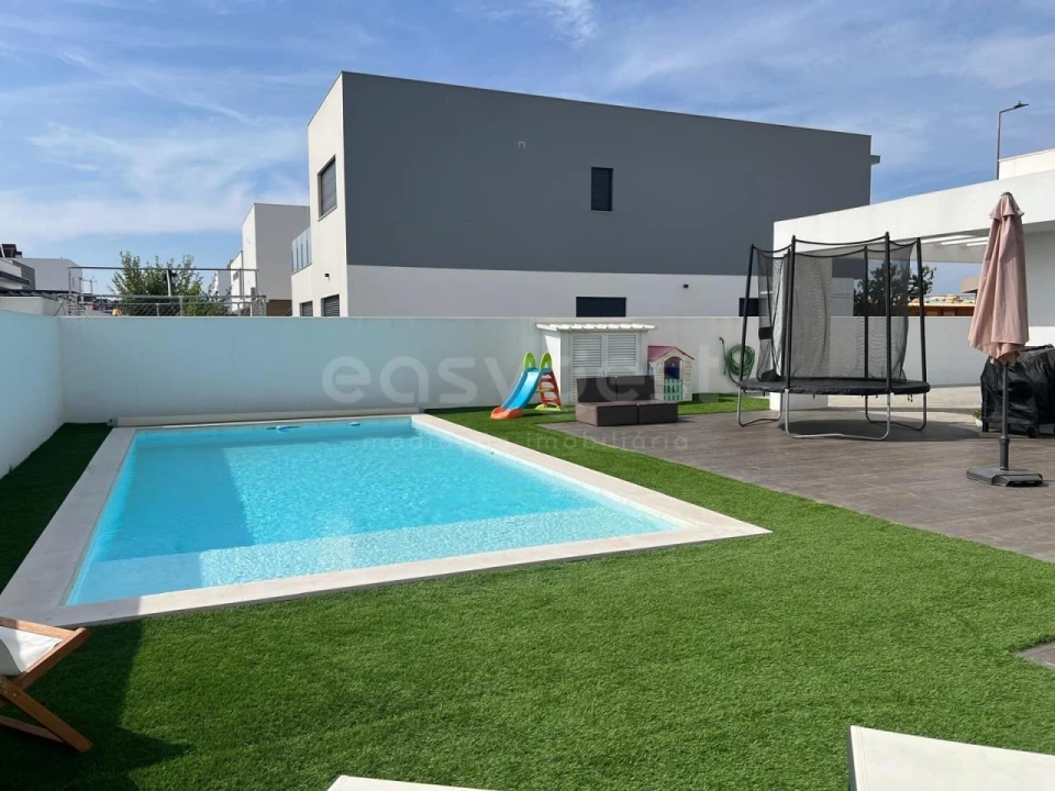 Moradia T4 para Venda em Pinhal Novo Foto 3