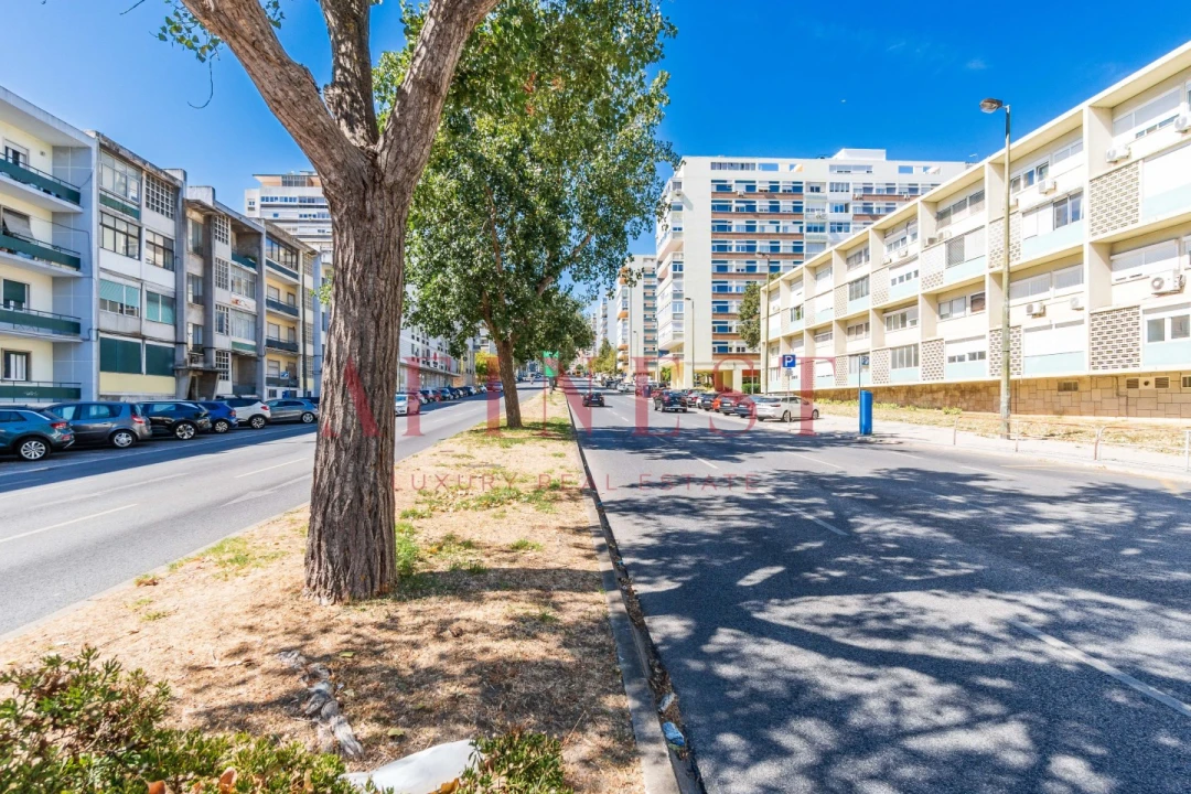 Apartamento T2 para Arrendamento em Alvalade Foto 47