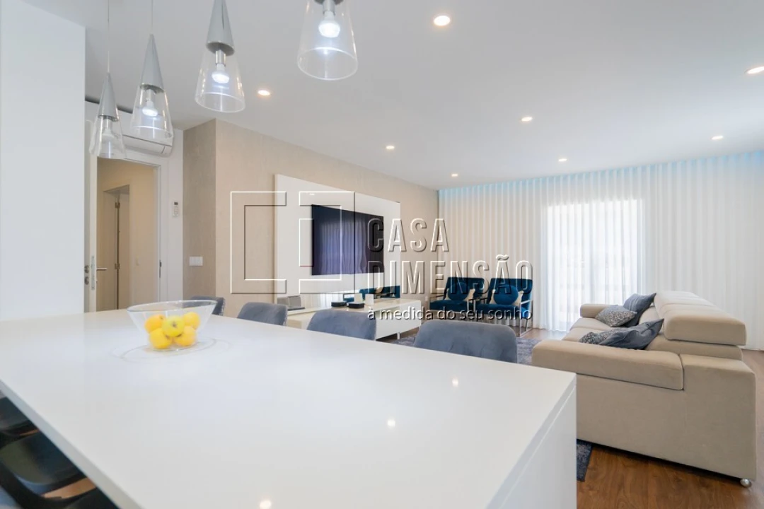 Apartamento T2 para Venda em Carnaxide e Queijas Foto 32