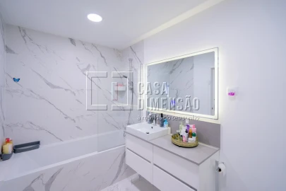 Apartamento T2 para Venda em Carnaxide e Queijas