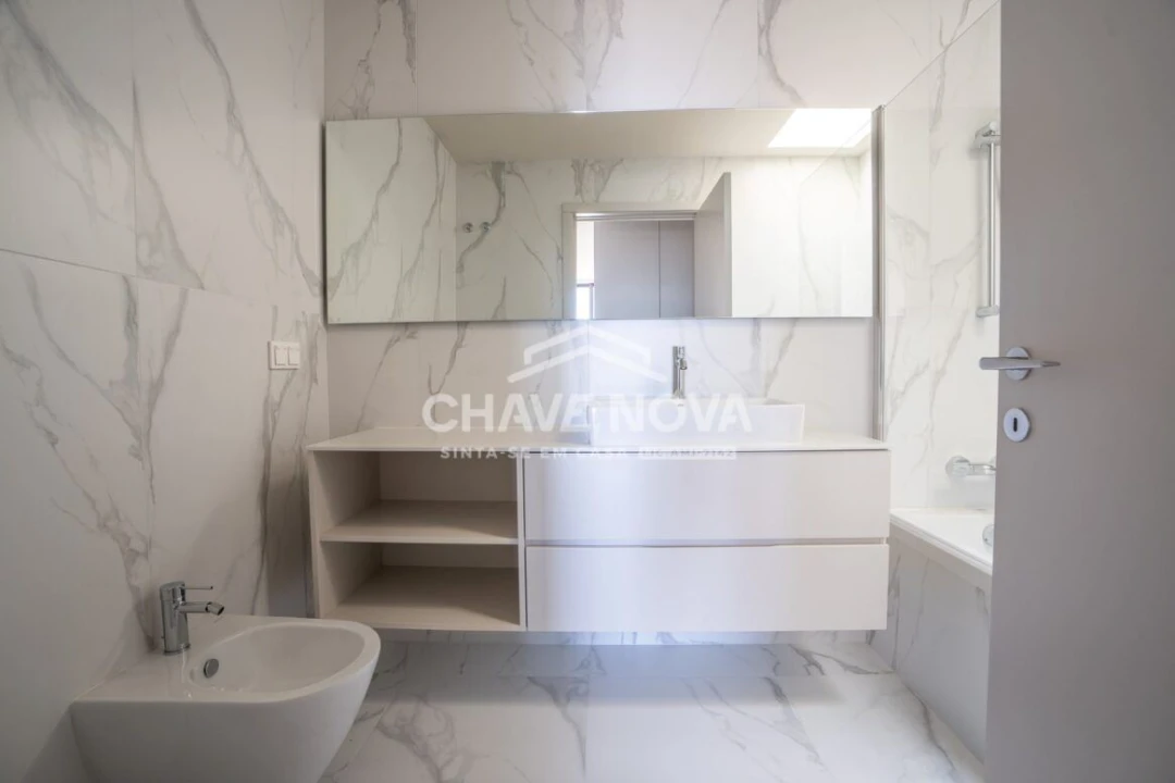 Apartamento T3 para Venda em Arcozelo Foto 17