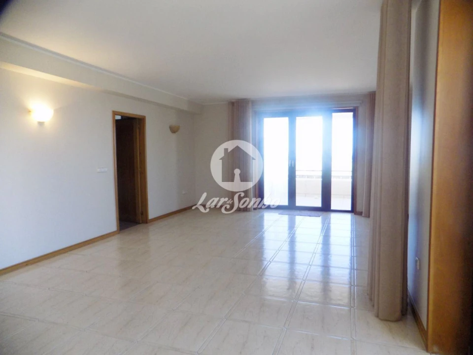 Apartamento T2 para Venda em Mindelo Foto 1