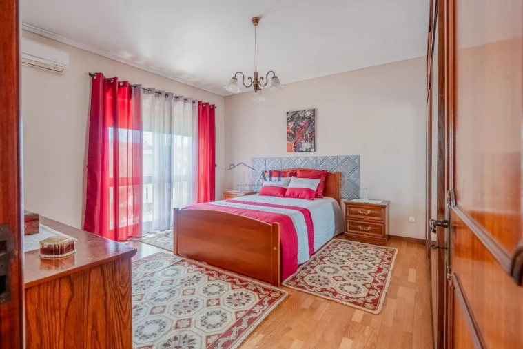 Moradia T8 para Venda em Santa Joana Foto 9