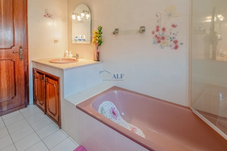 Moradia T8 para Venda em Santa Joana Foto 14