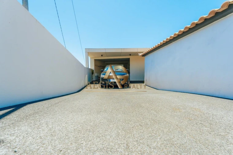 Moradia T3 para Venda em Canhas Foto 6