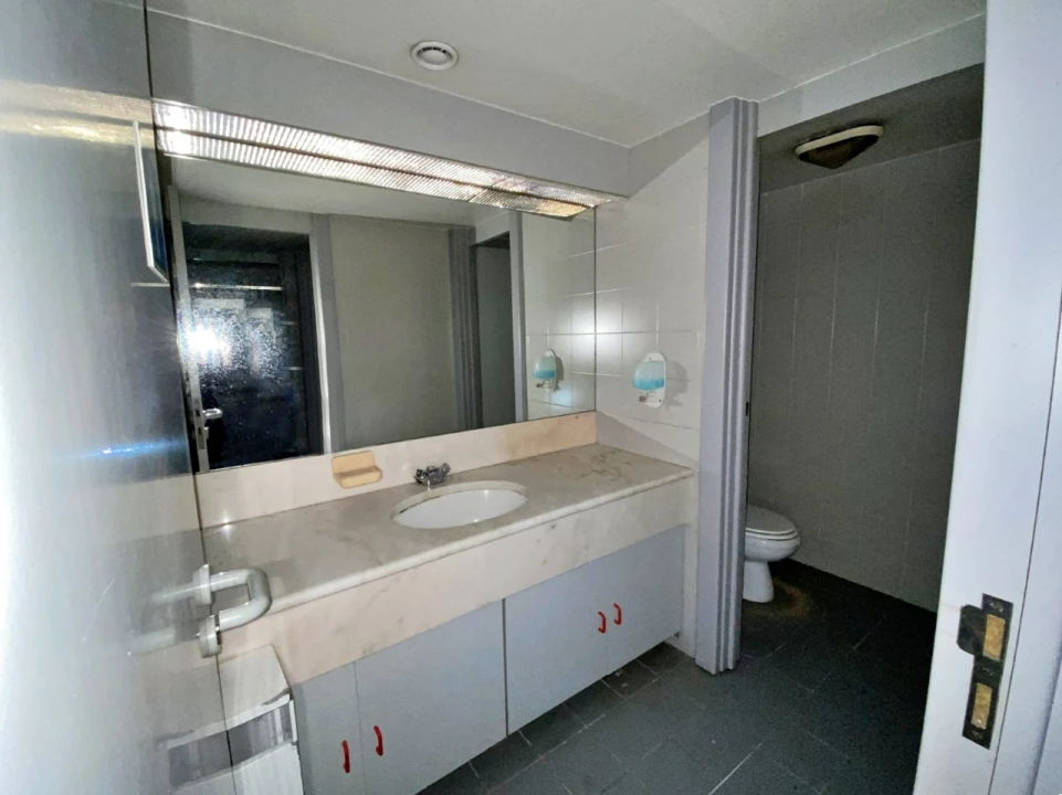 Loja para Venda em Cidade da Maia Foto 12