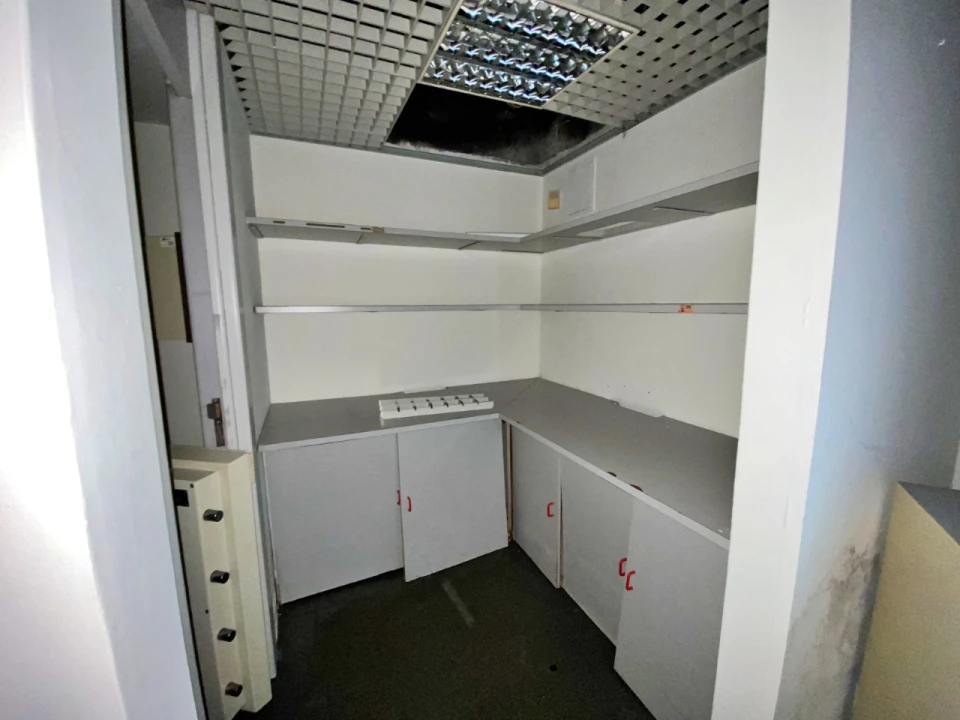 Loja para Venda em Cidade da Maia Foto 14