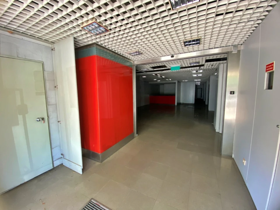 Loja para Venda em Cidade da Maia Foto 2