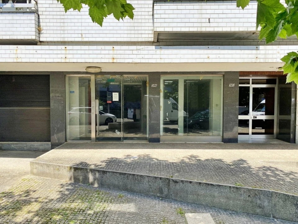 Loja para Venda em Cidade da Maia Foto 1