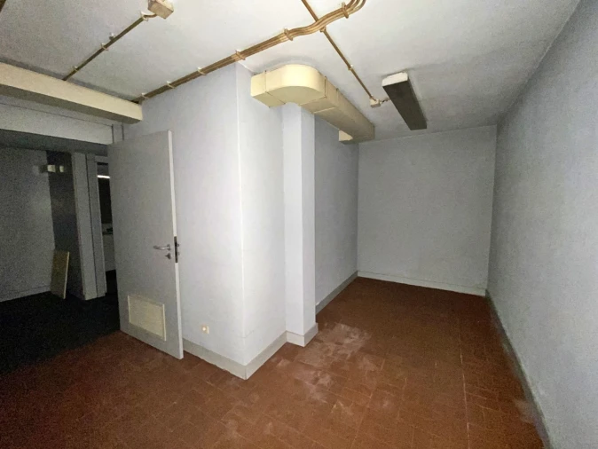 Loja para Venda em Cidade da Maia Foto 11