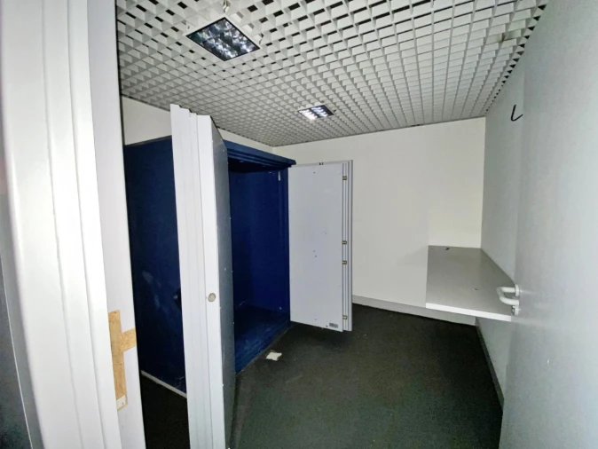 Loja para Venda em Cidade da Maia Foto 13