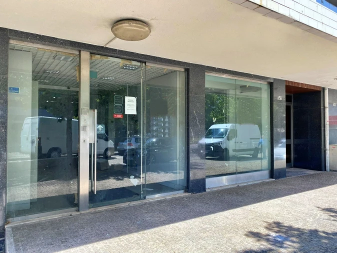 Loja para Venda em Cidade da Maia Foto 19