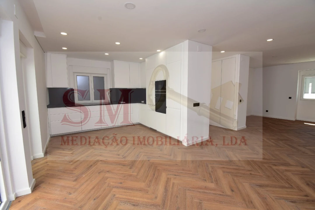 Moradia T4 para Venda em Almada, Cova da Piedade, Pragal e Cacilhas Foto 2