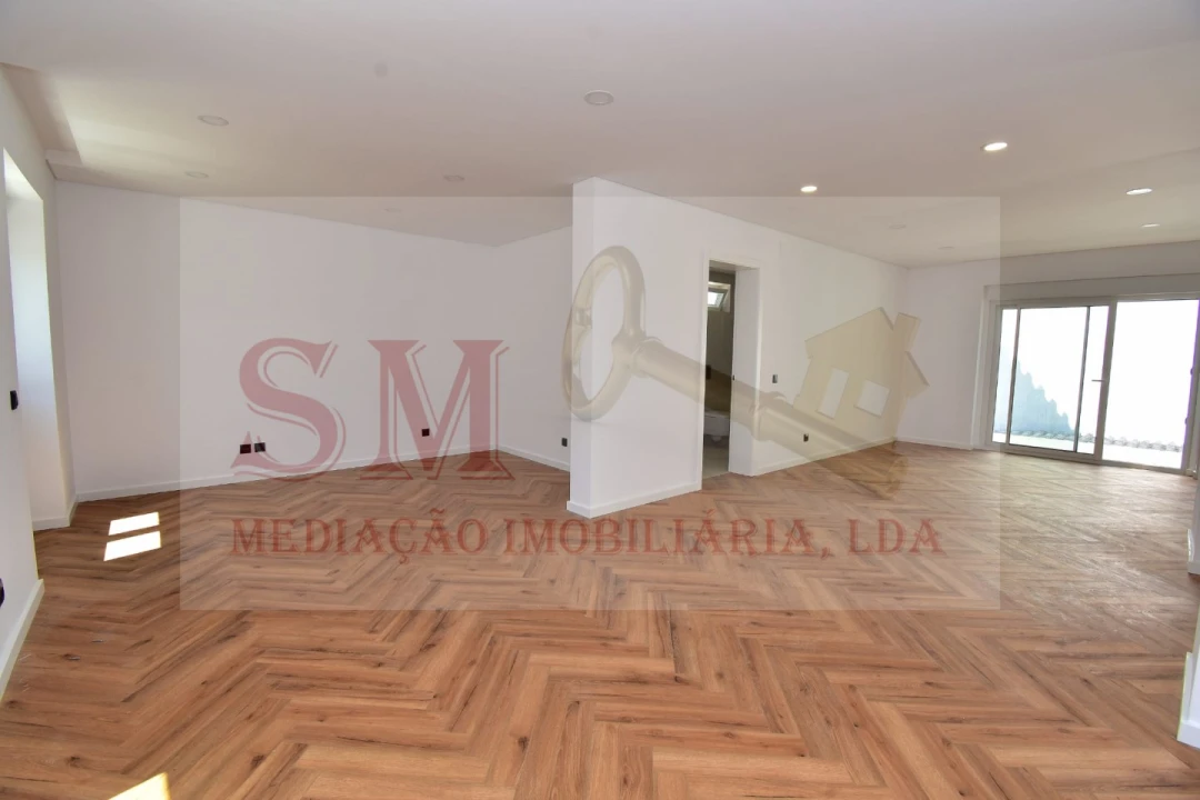 Moradia T4 para Venda em Almada, Cova da Piedade, Pragal e Cacilhas Foto 8