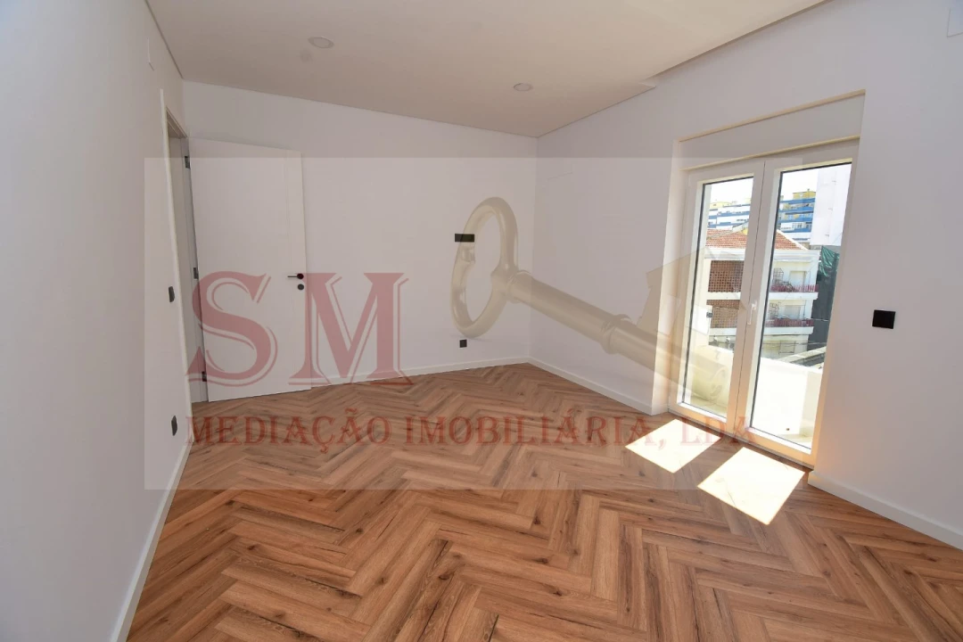 Moradia T4 para Venda em Almada, Cova da Piedade, Pragal e Cacilhas Foto 25