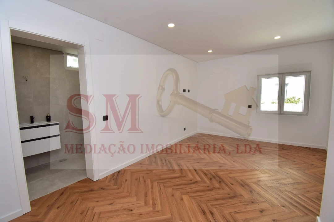 Moradia T4 para Venda em Almada, Cova da Piedade, Pragal e Cacilhas Foto 27