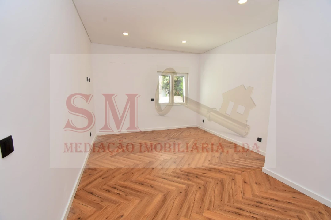 Moradia T4 para Venda em Almada, Cova da Piedade, Pragal e Cacilhas Foto 31