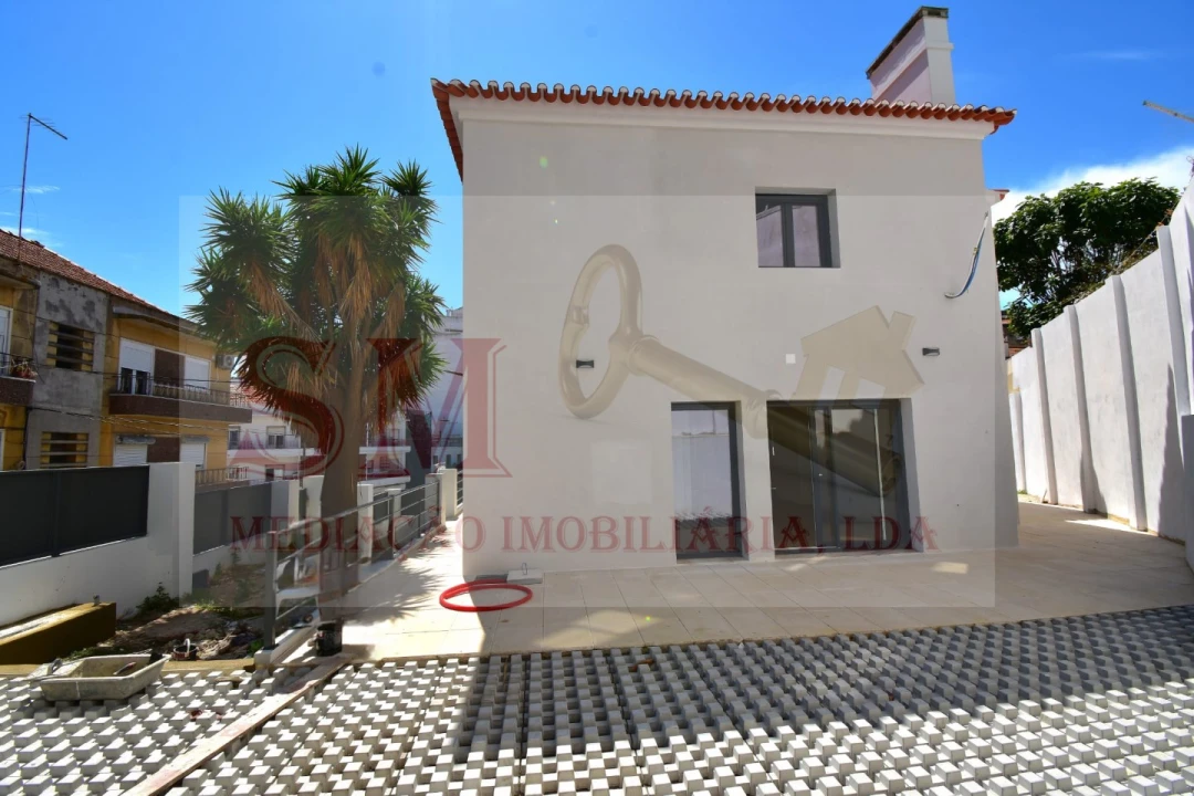 Moradia T4 para Venda em Almada, Cova da Piedade, Pragal e Cacilhas Foto 43
