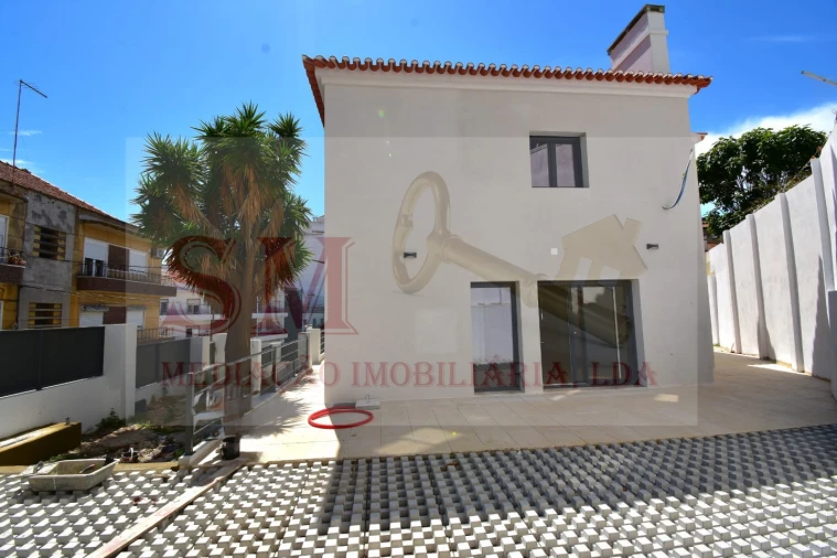 Moradia T4 para Venda em Almada, Cova da Piedade, Pragal e Cacilhas Foto 43