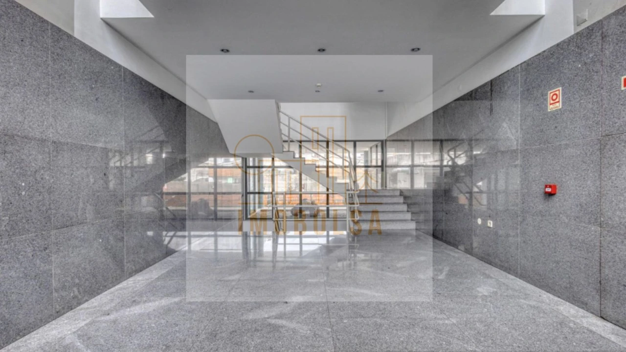 Escritório para Arrendamento em Moreira Foto 2