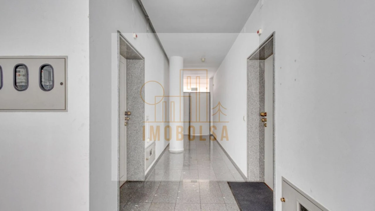 Escritório para Arrendamento em Moreira Foto 3