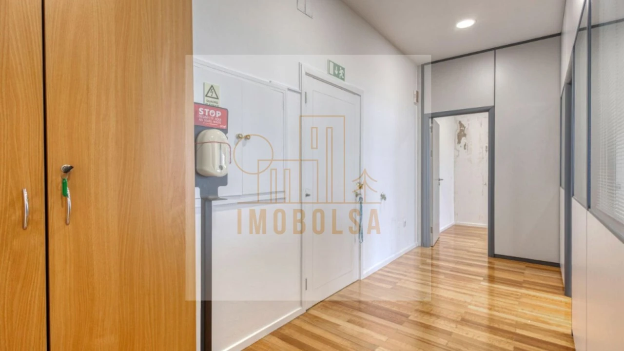 Escritório para Arrendamento em Moreira Foto 6