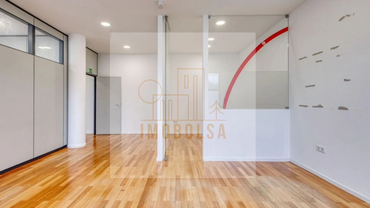 Escritório para Arrendamento em Moreira Foto 8