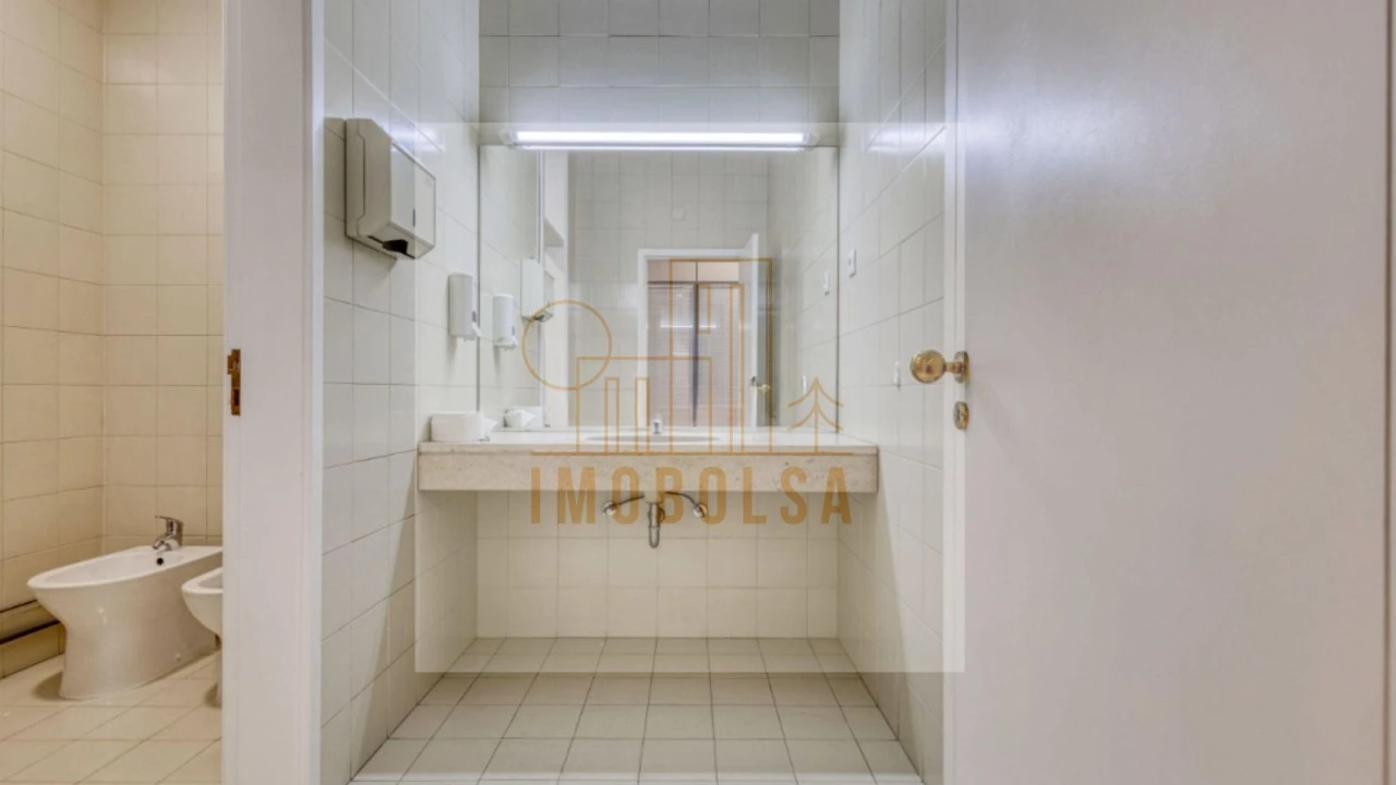 Escritório para Arrendamento em Moreira Foto 13