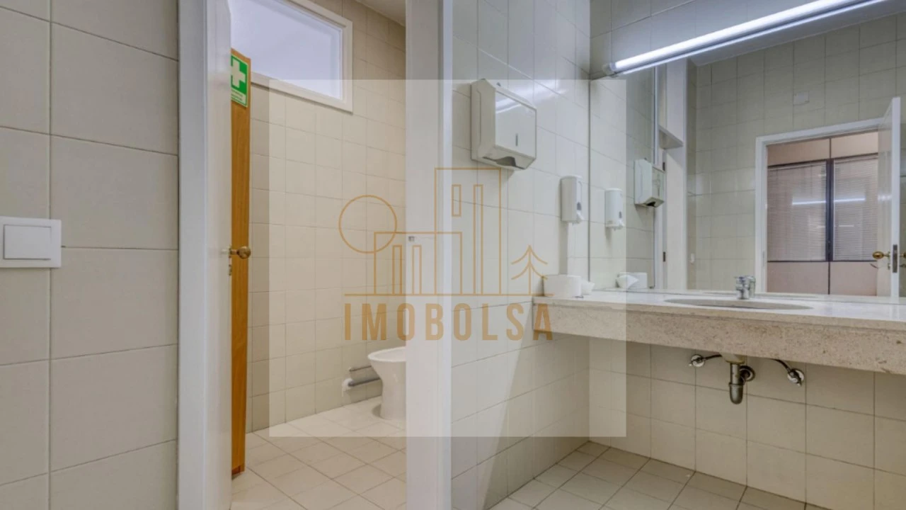 Escritório para Arrendamento em Moreira Foto 14