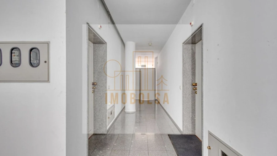 Escritório para Arrendamento em Moreira Foto 3