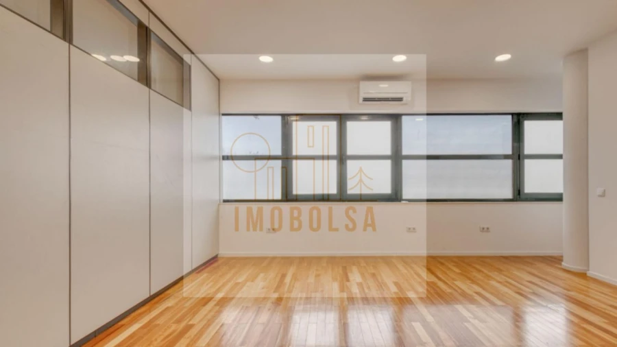 Escritório para Arrendamento em Moreira Foto 12