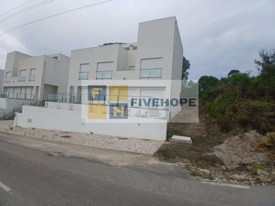 Moradia T4 para Venda em Antuzede e Vil de Matos Foto 3