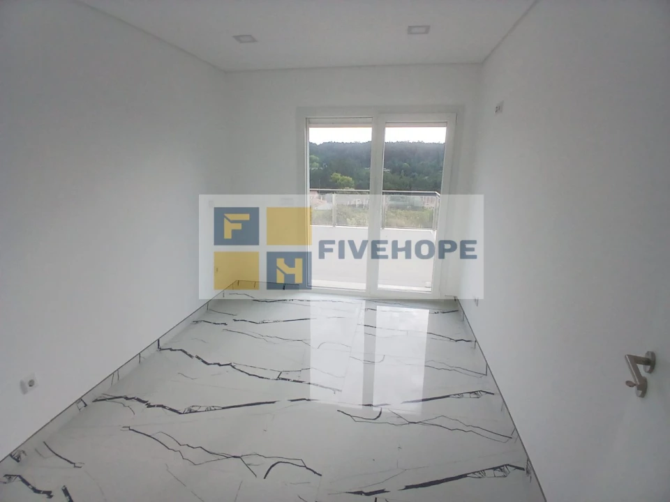 Moradia T4 para Venda em Antuzede e Vil de Matos Foto 5