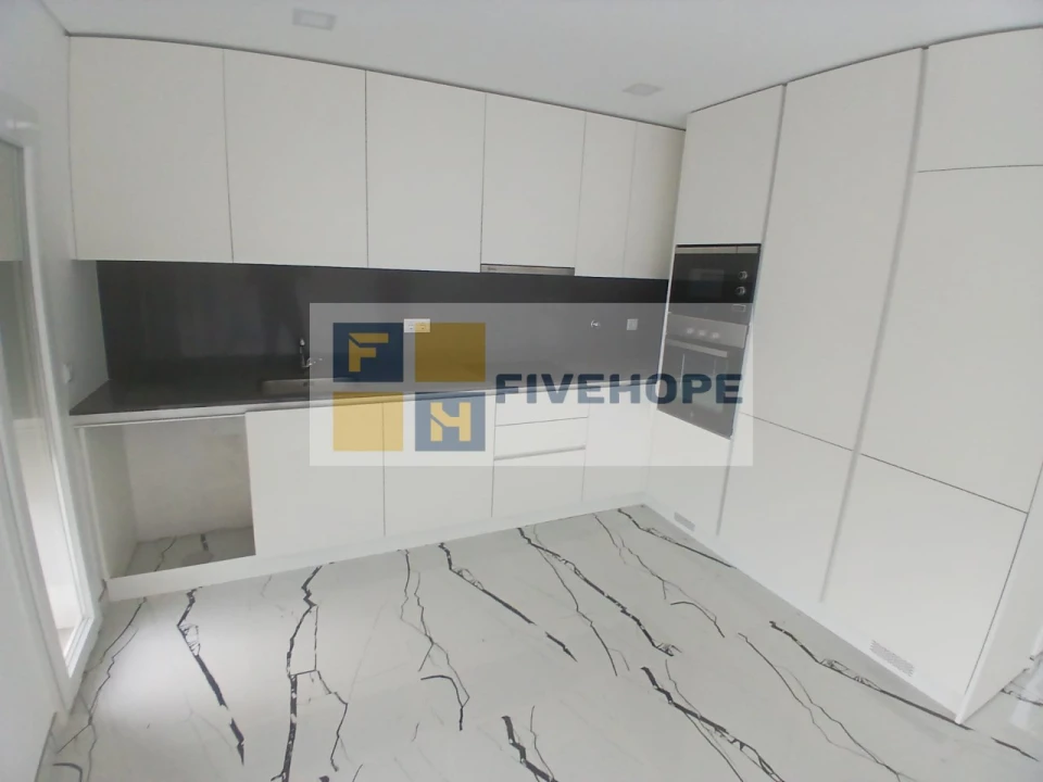 Moradia T4 para Venda em Antuzede e Vil de Matos Foto 8