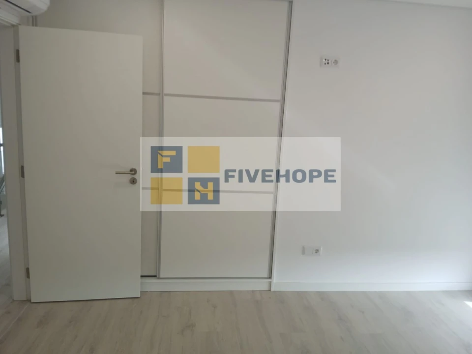 Moradia T4 para Venda em Antuzede e Vil de Matos Foto 11