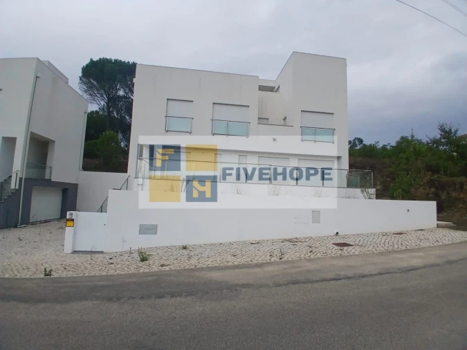 Moradia T4 para Venda em Antuzede e Vil de Matos Foto 1