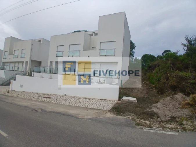 Moradia T4 para Venda em Antuzede e Vil de Matos Foto 3